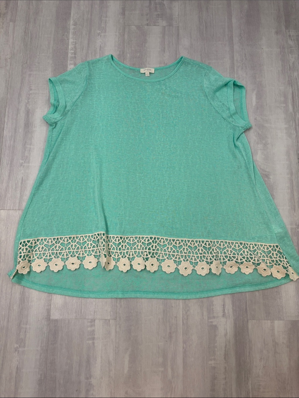 Umgee Mint Green Short Sleeve Top with Cream Crochet Hem Large